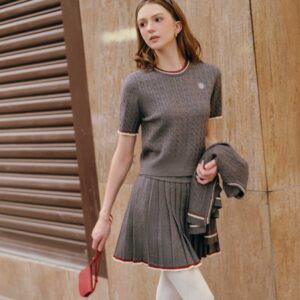 Set len áo cổ tròn và chân váy dập ly